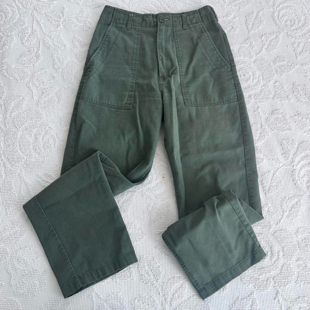 Army green high rise pants from Brandy Melville. Great condition.